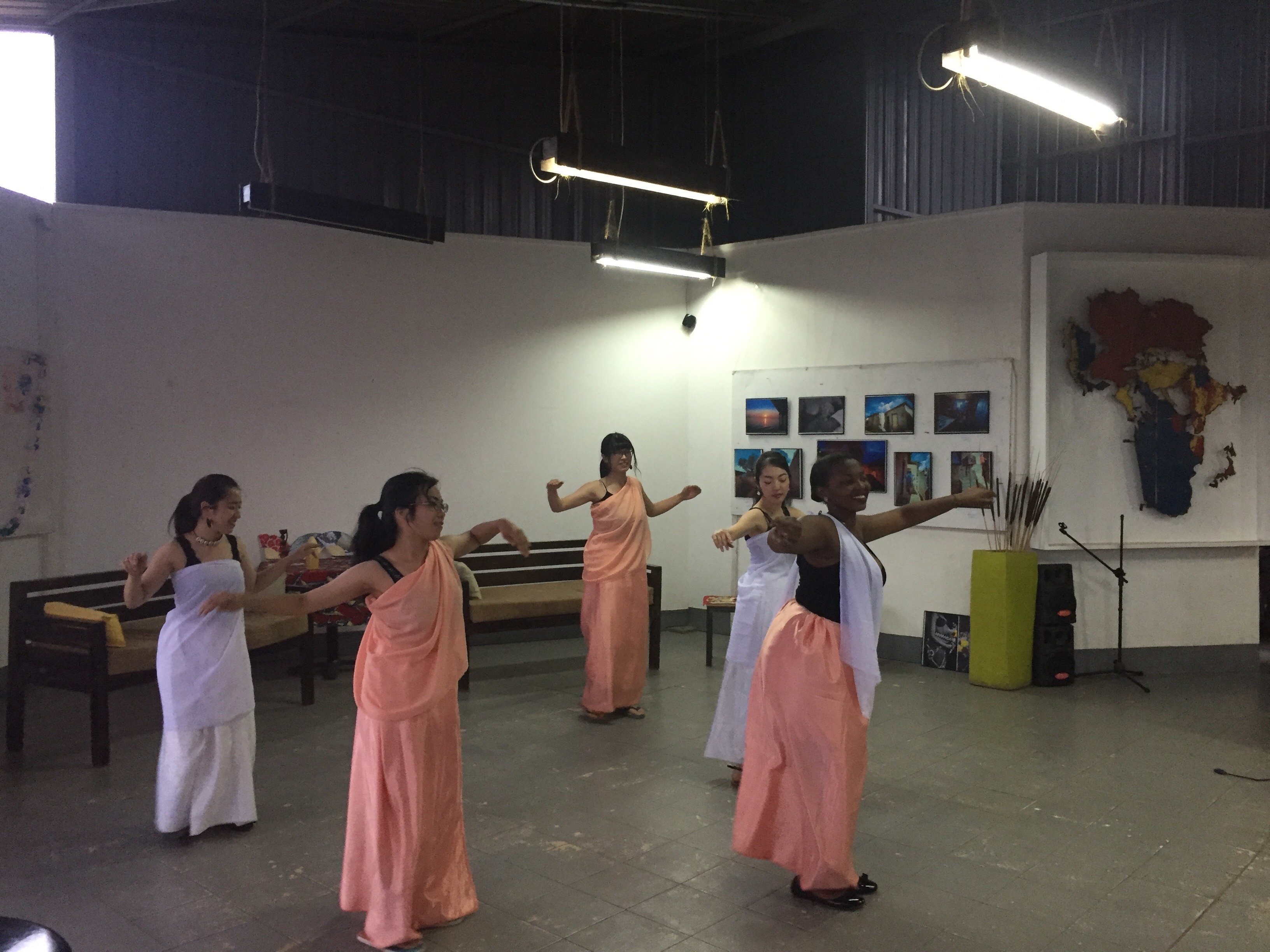 Rwandan traditional dance performance by Japanese and Rwandan students