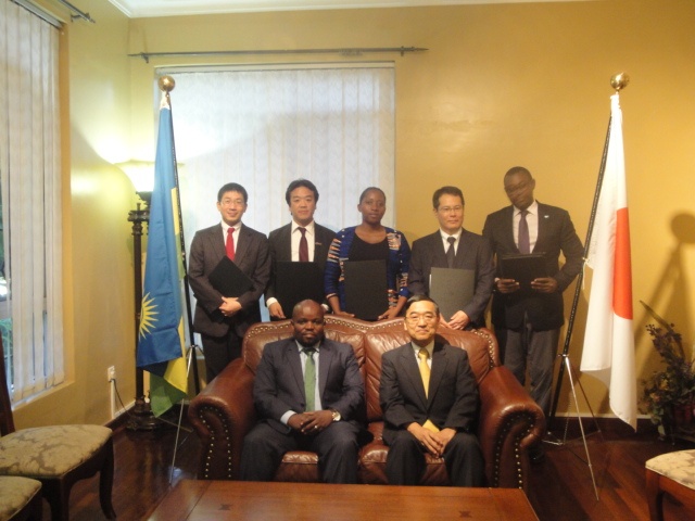 MOU signing ceremony completed (ICT Chamber, KIC, Kobe-City, JICA and Ministry of Youth and ICT with H.E. Mr. Miyashita and Hon.Minister Nsengimana)