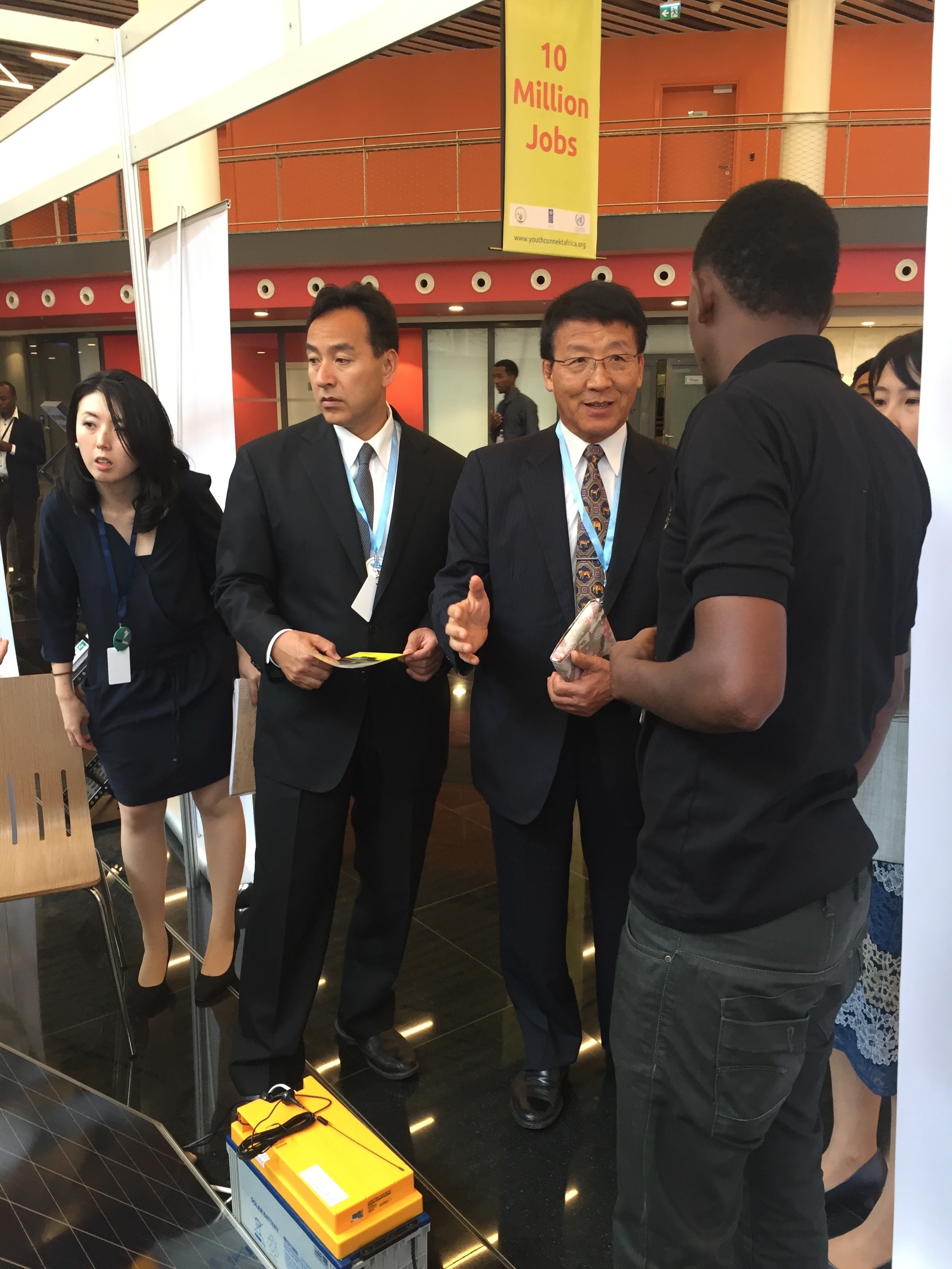 Youth Connekt Africa Summitにおける企業ブースの見学