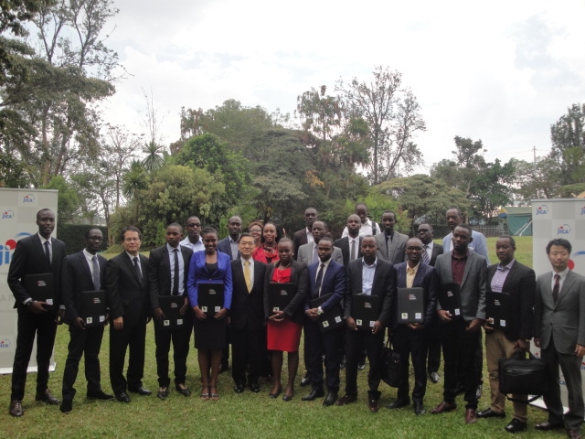 Ambassador Miyashita with all 15 students