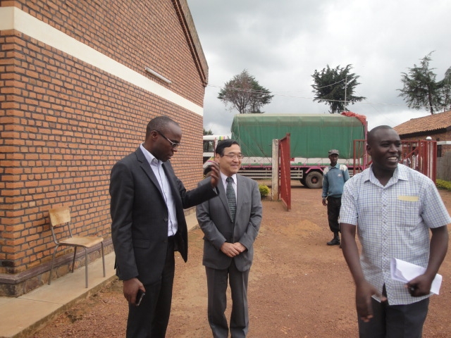 Ambassador Miyashita visits a technical school in Gicumbi District