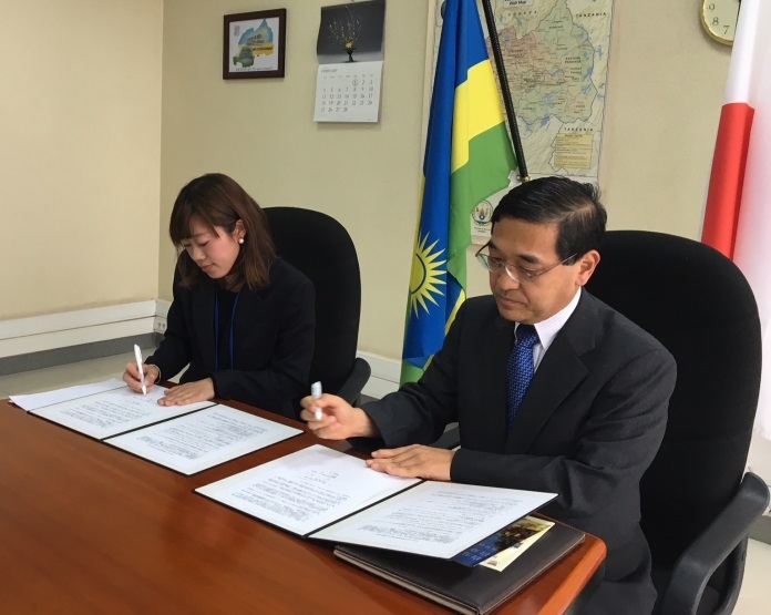 Ambassador Miyashita and Ms. Nakajima, Project Coordinator of CORE, signing on the Grant Contract