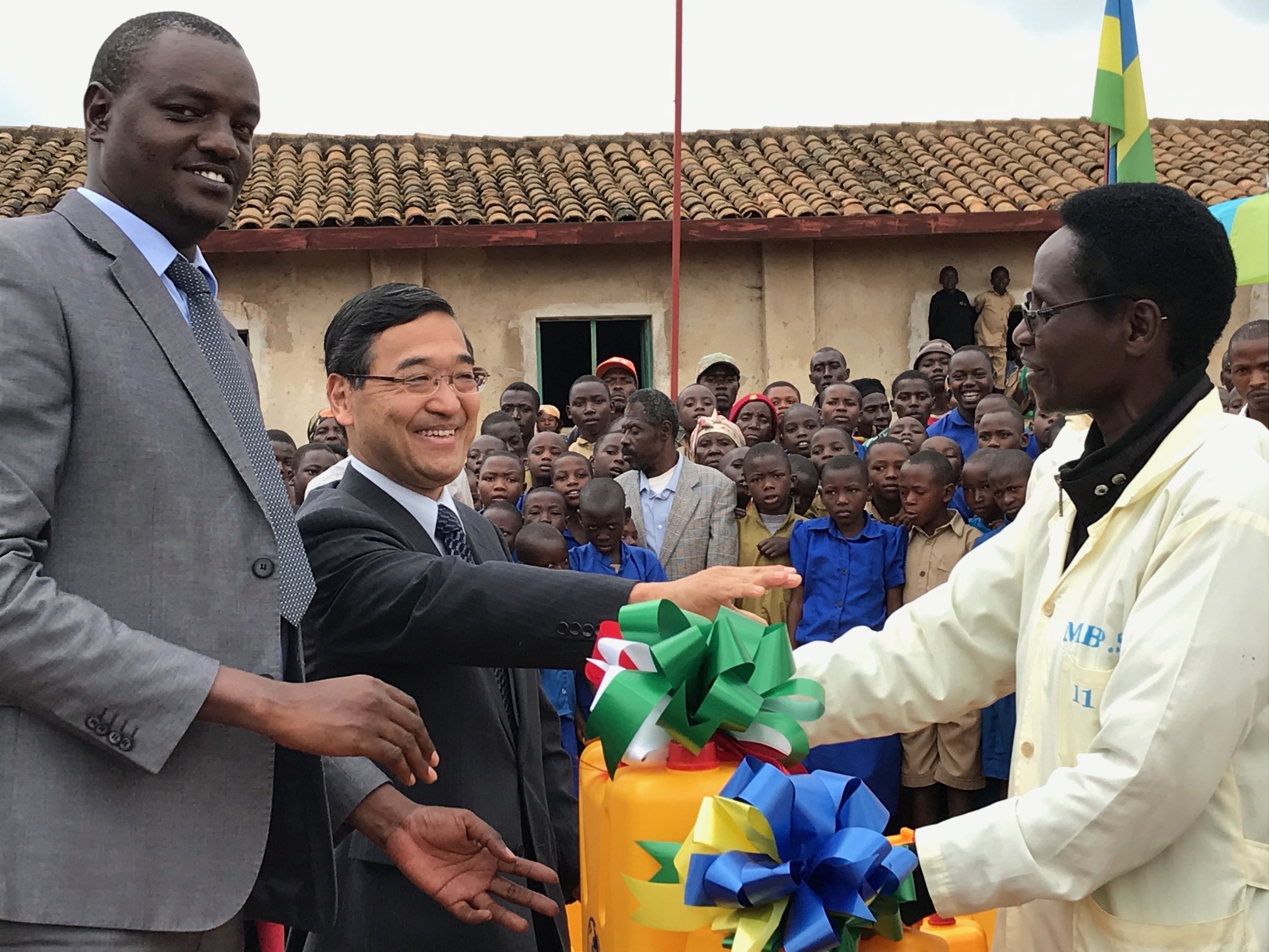Interaction with the headmistress of Mbare Primary School
