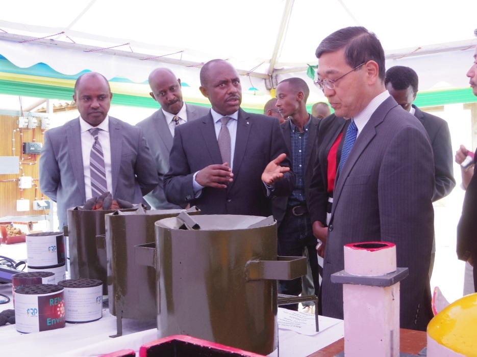 Ambassador Miyashita and Honorable Mutimura inspect displayed products made by students