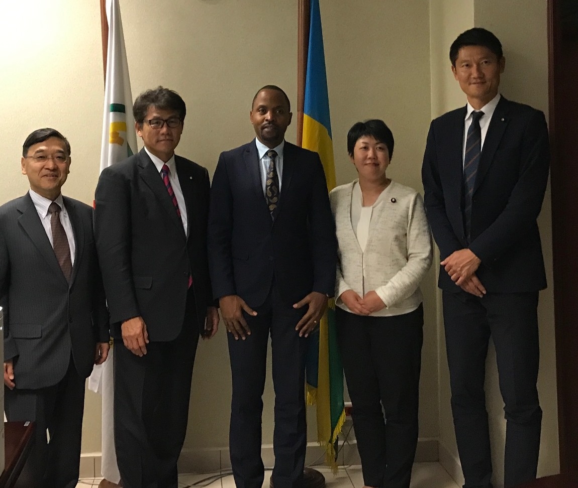 ルランギルワICT大臣との集合写真