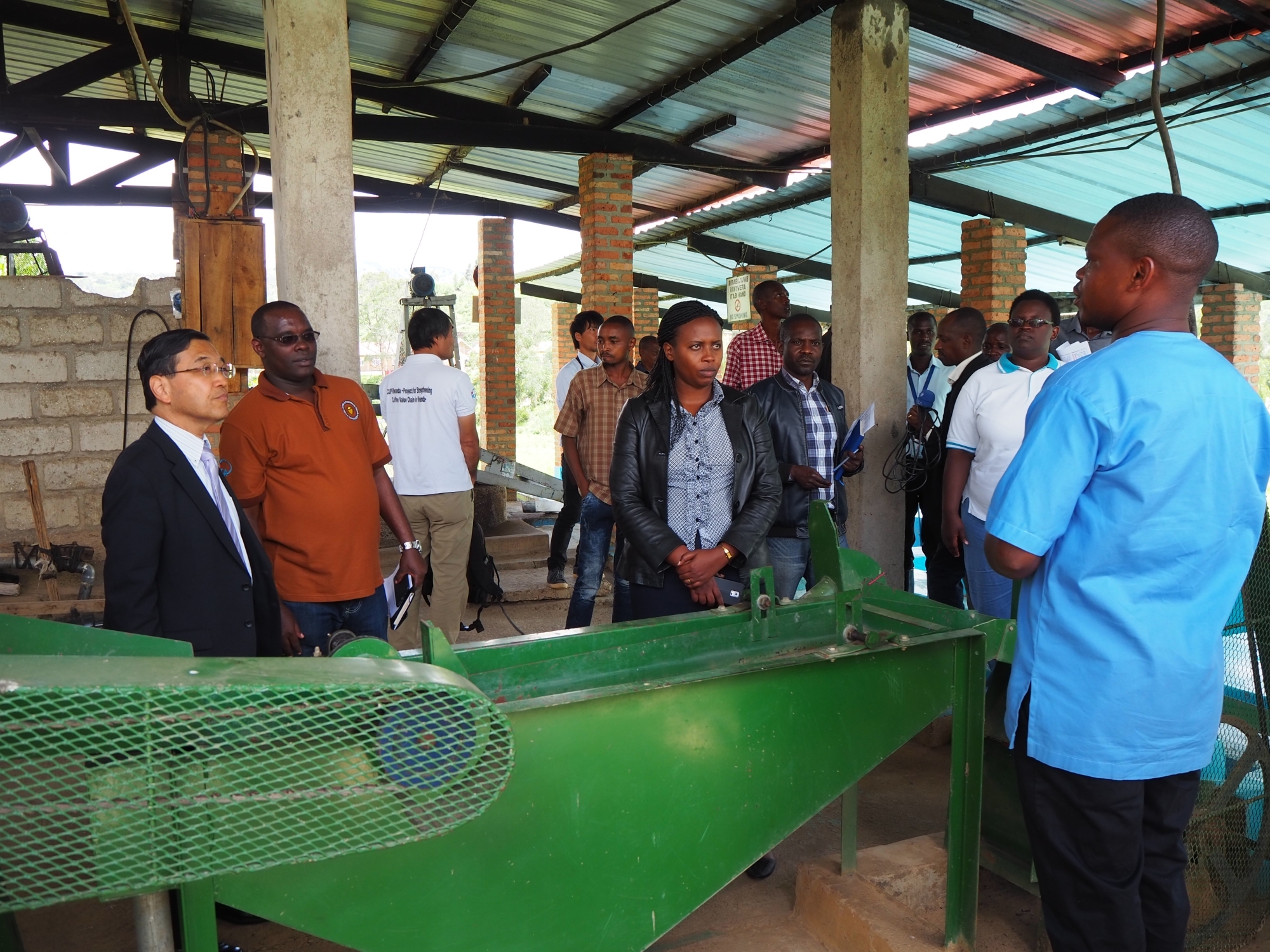 Ambassador Miyashita and Deputy CEO of NAEB Ms. Urujeni watching coffee washing station
