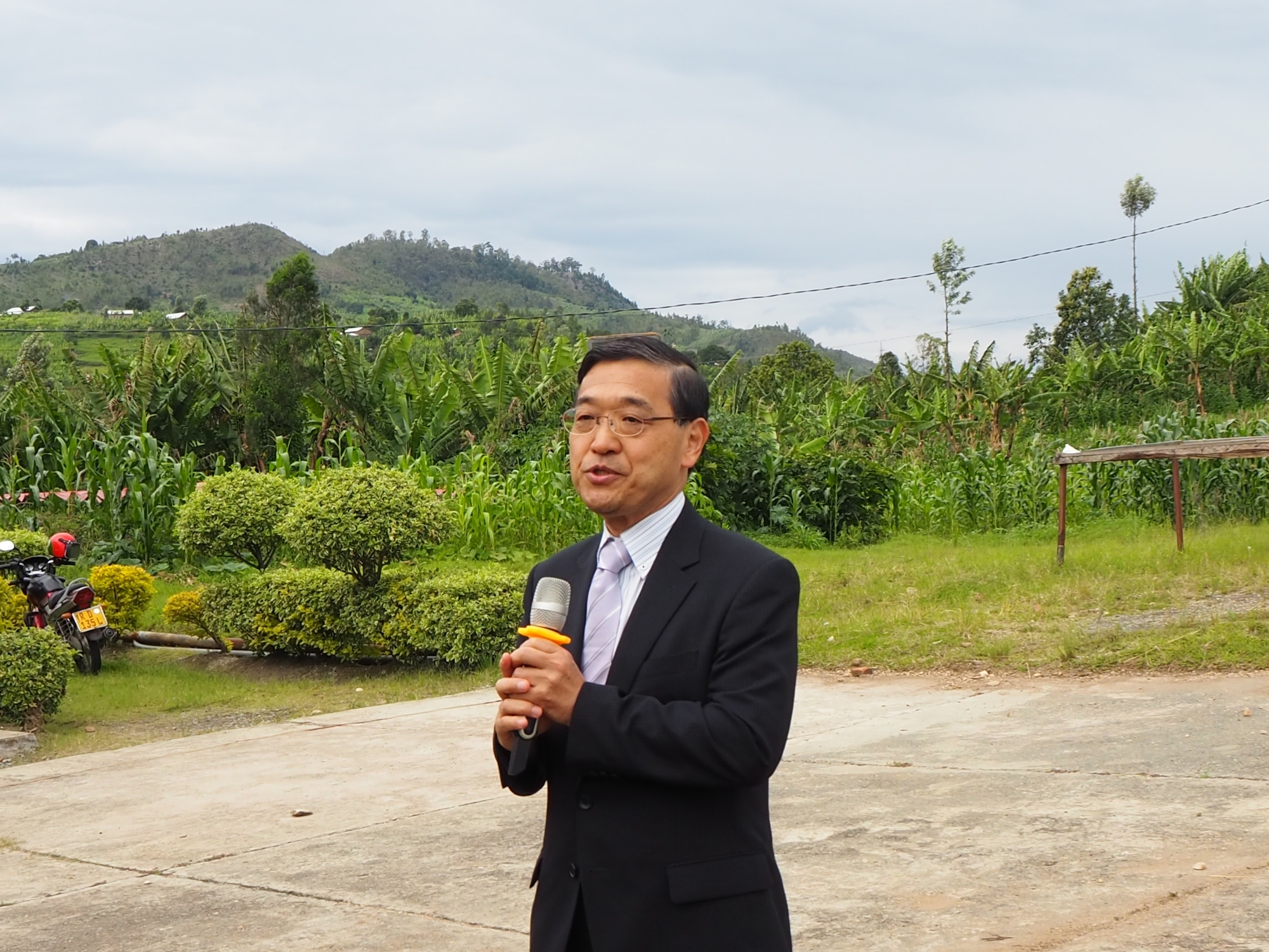Ambassador Miyashita giving speech