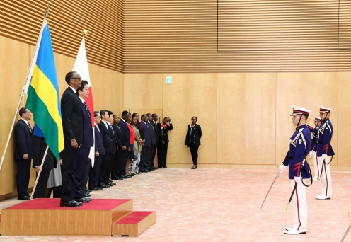 The salute and the guard of honor ceremony (Photo: Cabinet Public Relations Office)