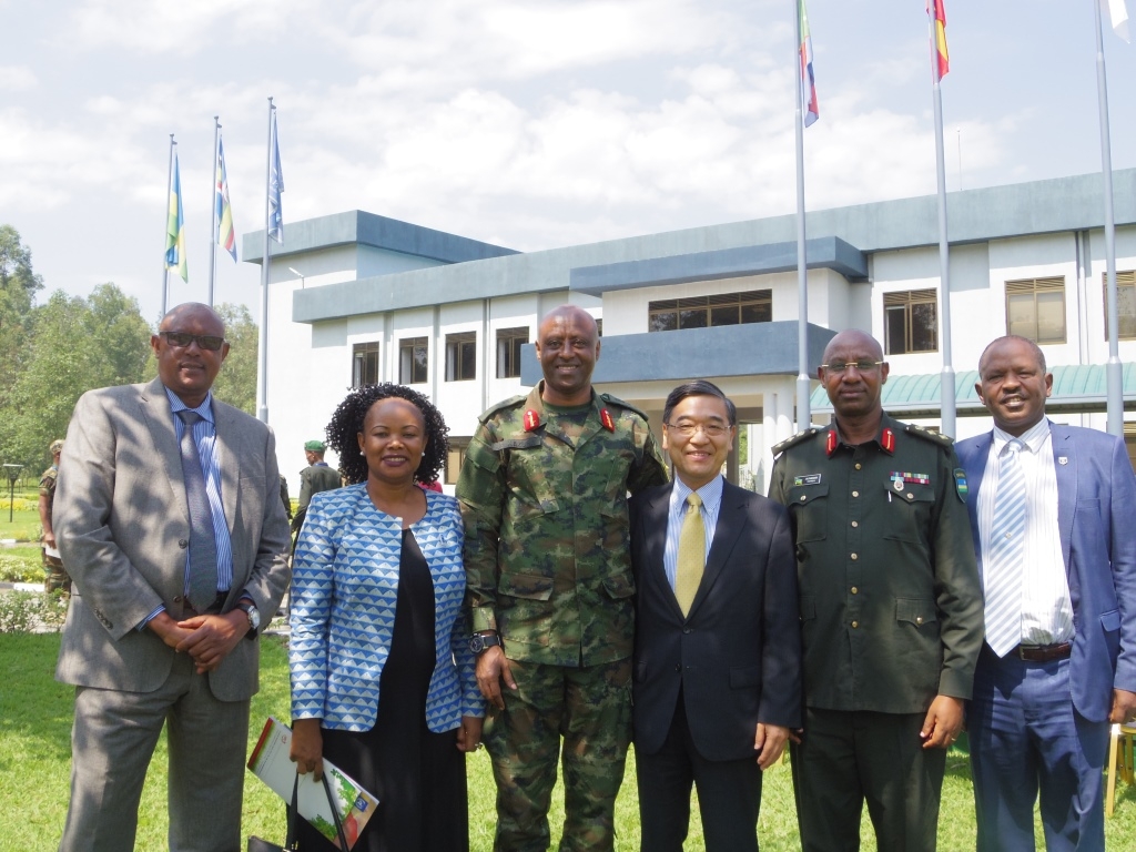 Group photo with RPA and UNDP representatives (Ms. Sinemani, UNDP Deputy Country Director (second from left), Maj. Gen. JB Kazura, Commandant of RDF Command and Staff College, Ambassador Miyashita, Col. Jill Rutaremara, Director of RPA)